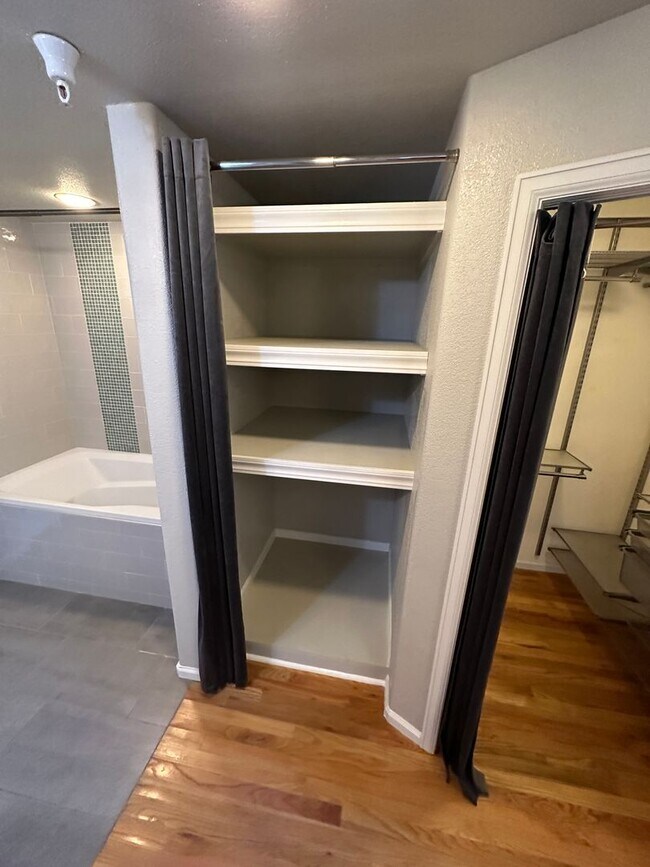 Building Photo - 1 bedroom, 1 bath Cherry Creek North - Ava...