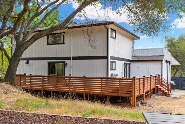 Building Photo - 3849 Bluebird Ln