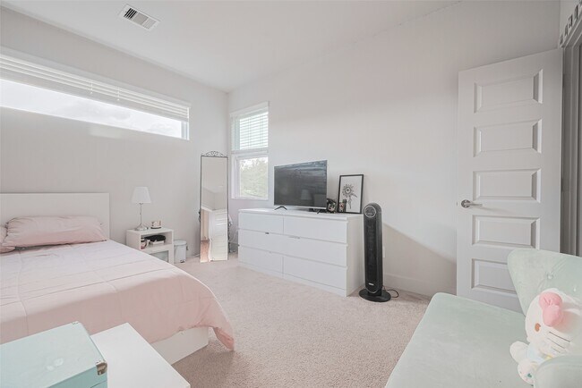 Building Photo - 5703 Pampero Ln