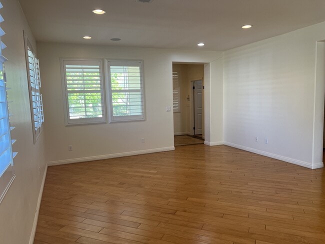 Building Photo - 5210 Village Green Ln