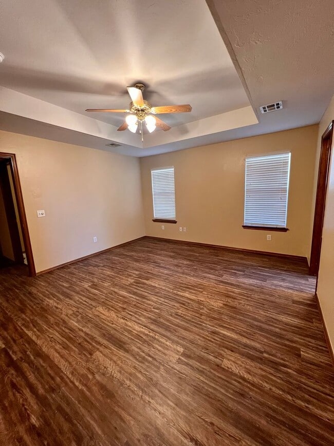 Building Photo - Beautifully Updated 3 Bedroom, 2 Bath Home...