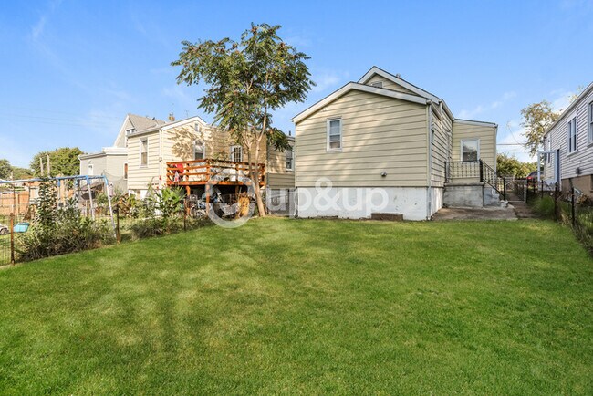 Building Photo - Fantastic 2bd/1ba home! Let yourself in!