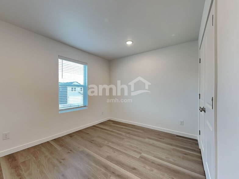 Building Photo - 5109 Turnstone St SE