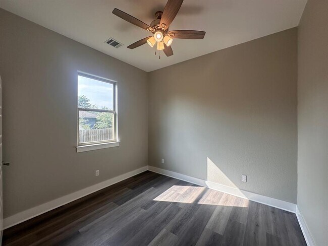 Building Photo - 368 Nene Ln