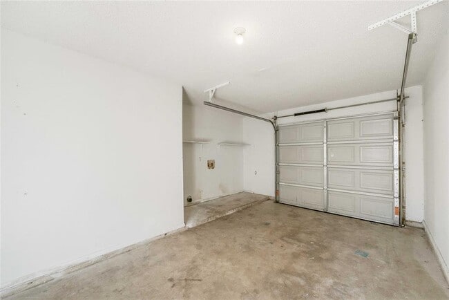 Building Photo - 4900 E Stassney Ln