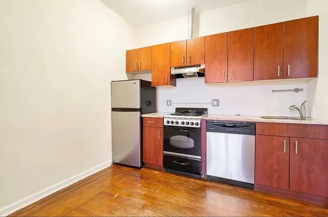 Building Photo - 98 Macdougal Street