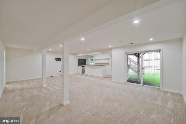 Building Photo - 3461 Eagle Ridge Dr