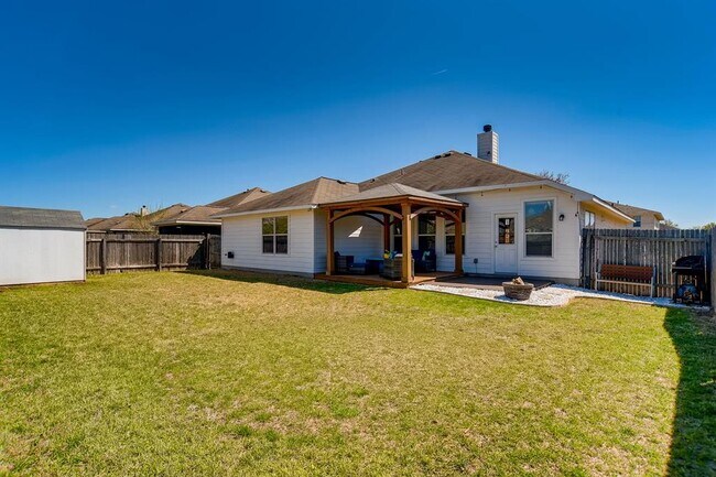 Building Photo - 1204 Utopia Ln