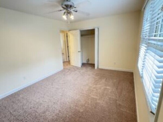 Building Photo - 602 Fairington Dr