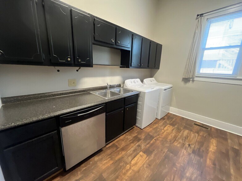 Building Photo - 396 N Highland Ave