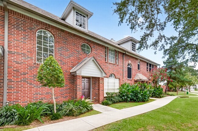 Building Photo - 1253 El Camino Village Dr