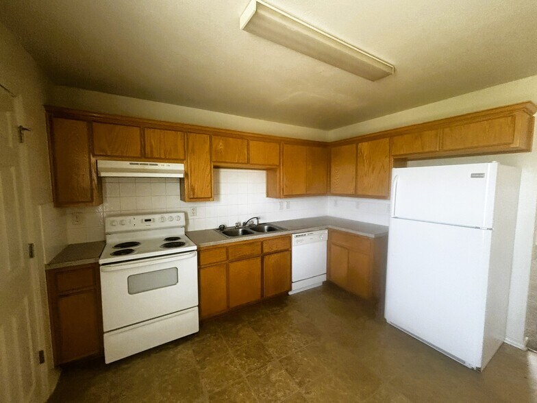 Building Photo - 503 Bermuda St