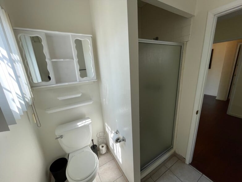 Building Photo - 840 Centinela Ave