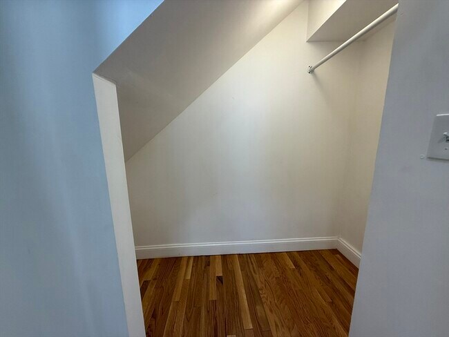 Building Photo - 63 Holten St