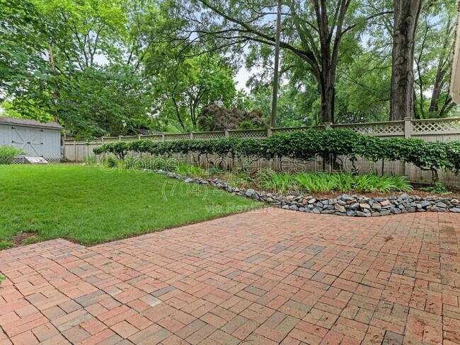 Building Photo - 421 Blairmore Dr