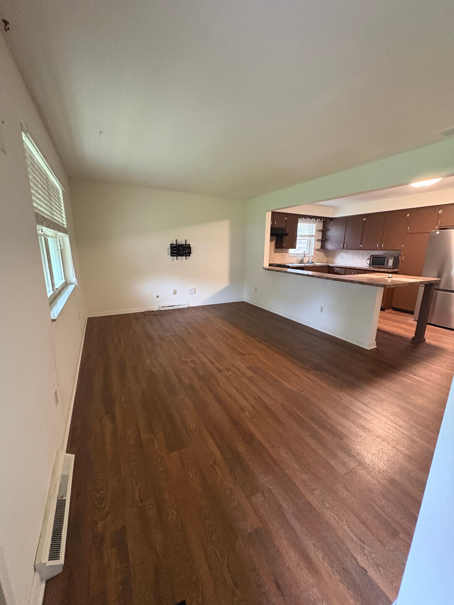 Building Photo - 817 Hollywood Cir