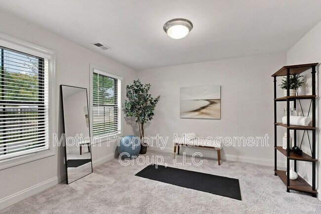 Building Photo - 776 Angora Aly