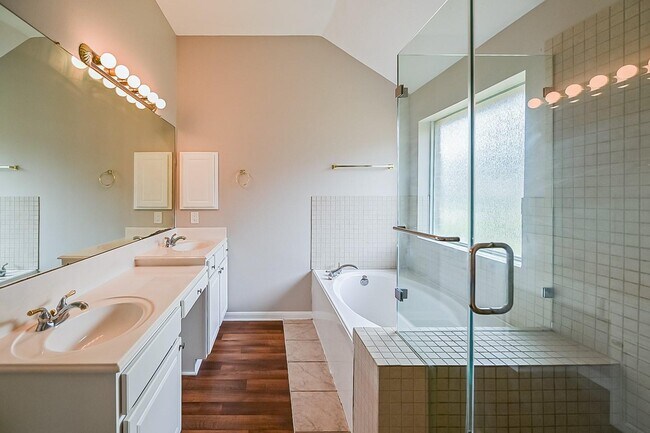 Building Photo - 11119 Fairway Dr