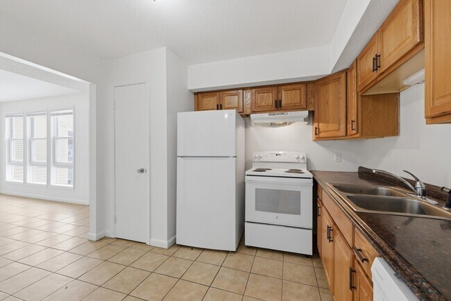 Building Photo - 26 Beacon St