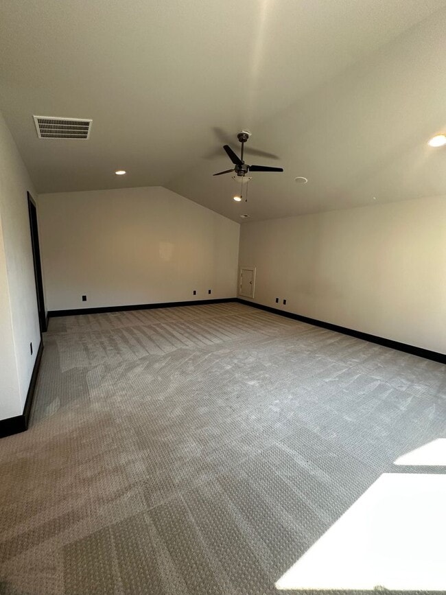 Building Photo - Gorgeous modern 5 bedroom - Minutes from MSU!
