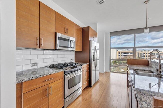 Building Photo - 33 N Water St