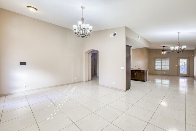 Building Photo - Beautiful 3 bed-2 baths home in 79911