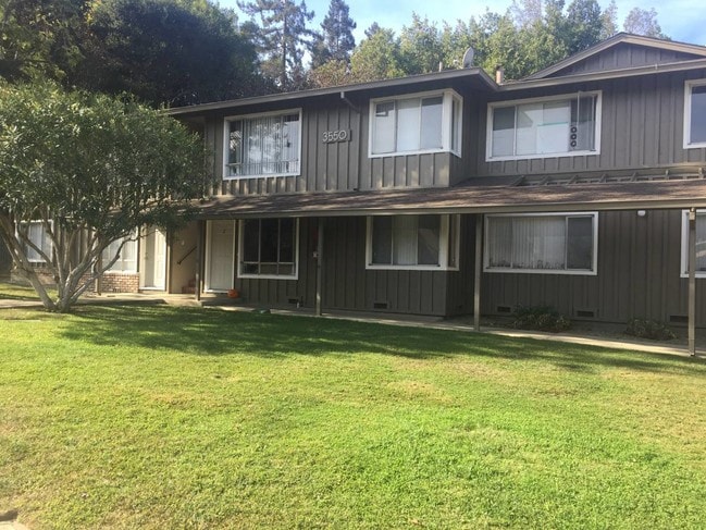 Primary Photo - Farm Hill Apartments