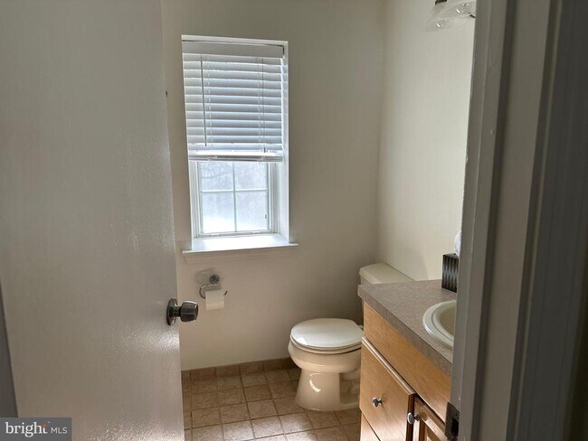 Building Photo - 1908 Society Pl