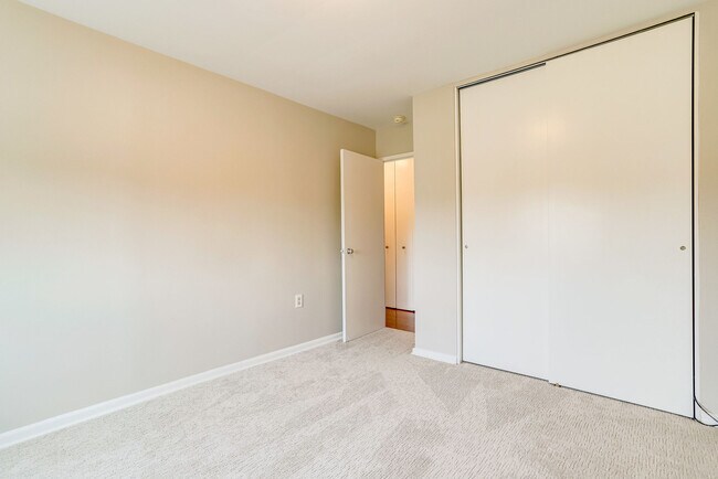 Building Photo - 1300 S Arlington Ridge Rd