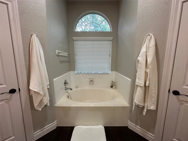 Building Photo - 21641 Forest Colony Dr