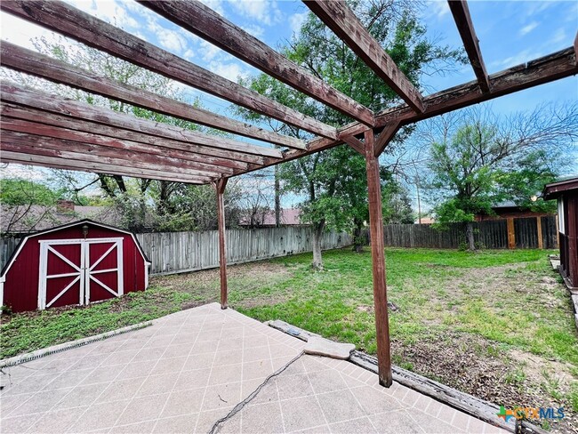 Building Photo - 1702 Fox Trail