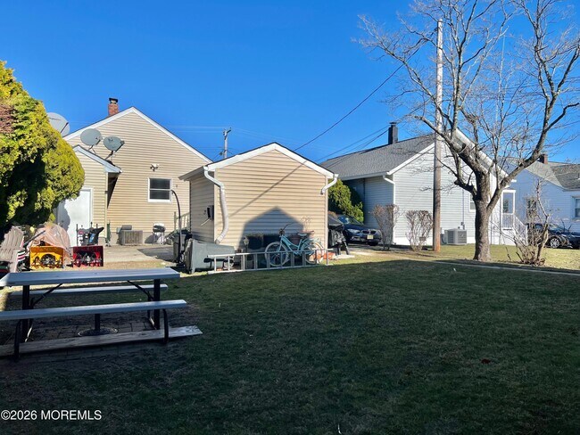 Building Photo - 246 7th Ave