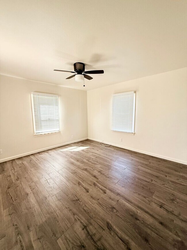 Building Photo - G232-P