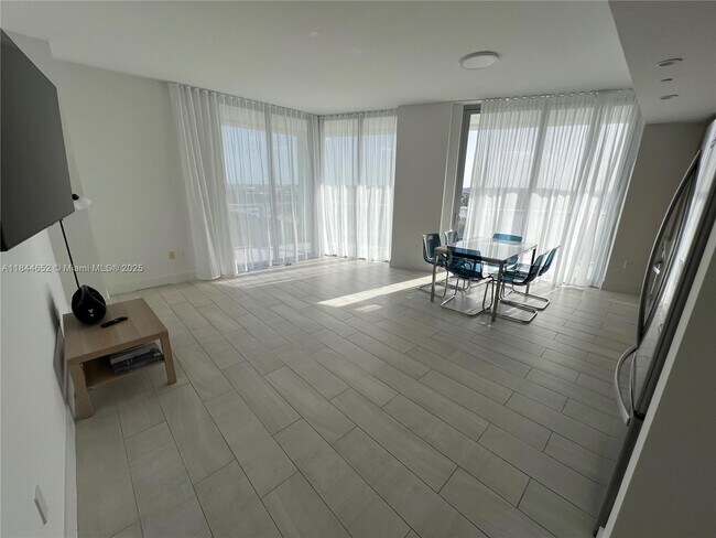 Building Photo - 2000 Metropica Wy