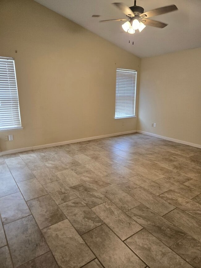 Building Photo - Pet Friendly solar home!