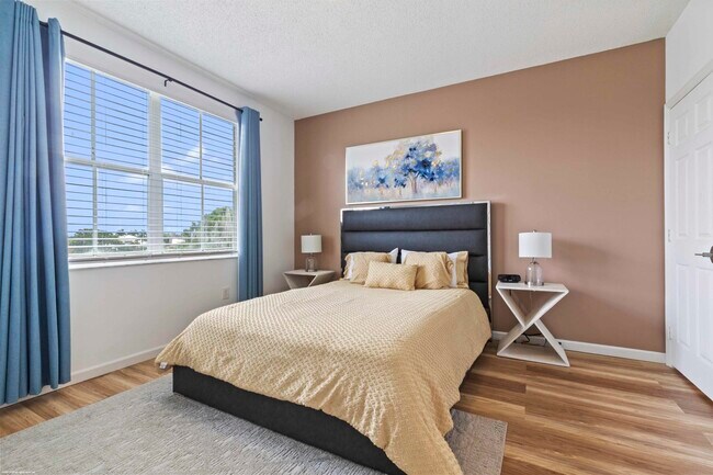 Building Photo - 2060 Greenview Shores Blvd