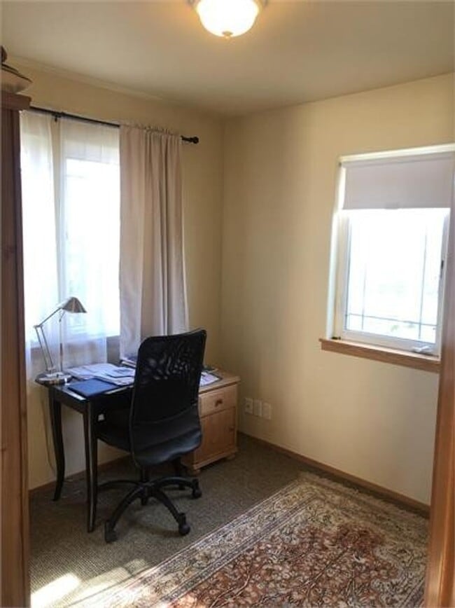 Building Photo - Location! Location! Your fully furnished Cairn Cottage is located in Coupeville! $200 MOVE IN CRE...