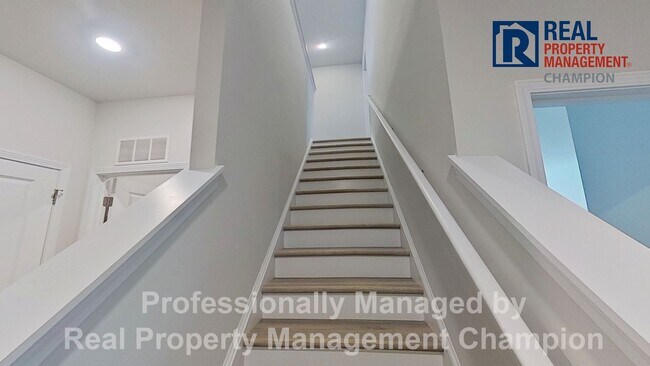 Building Photo - 1095 Hanson Dr