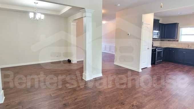 Building Photo - 10 Ontario Ct