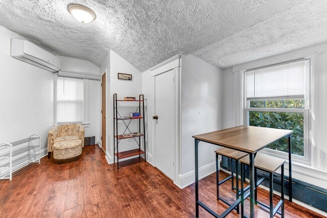 Building Photo - 7108 Hudson Ave