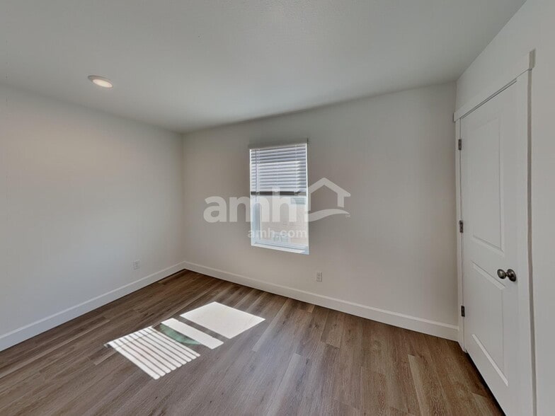 Building Photo - 10071 Potomac St