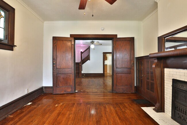 Building Photo - 4 Bedroom North Campus Newly Remodeled House with 2 Decks and Patio