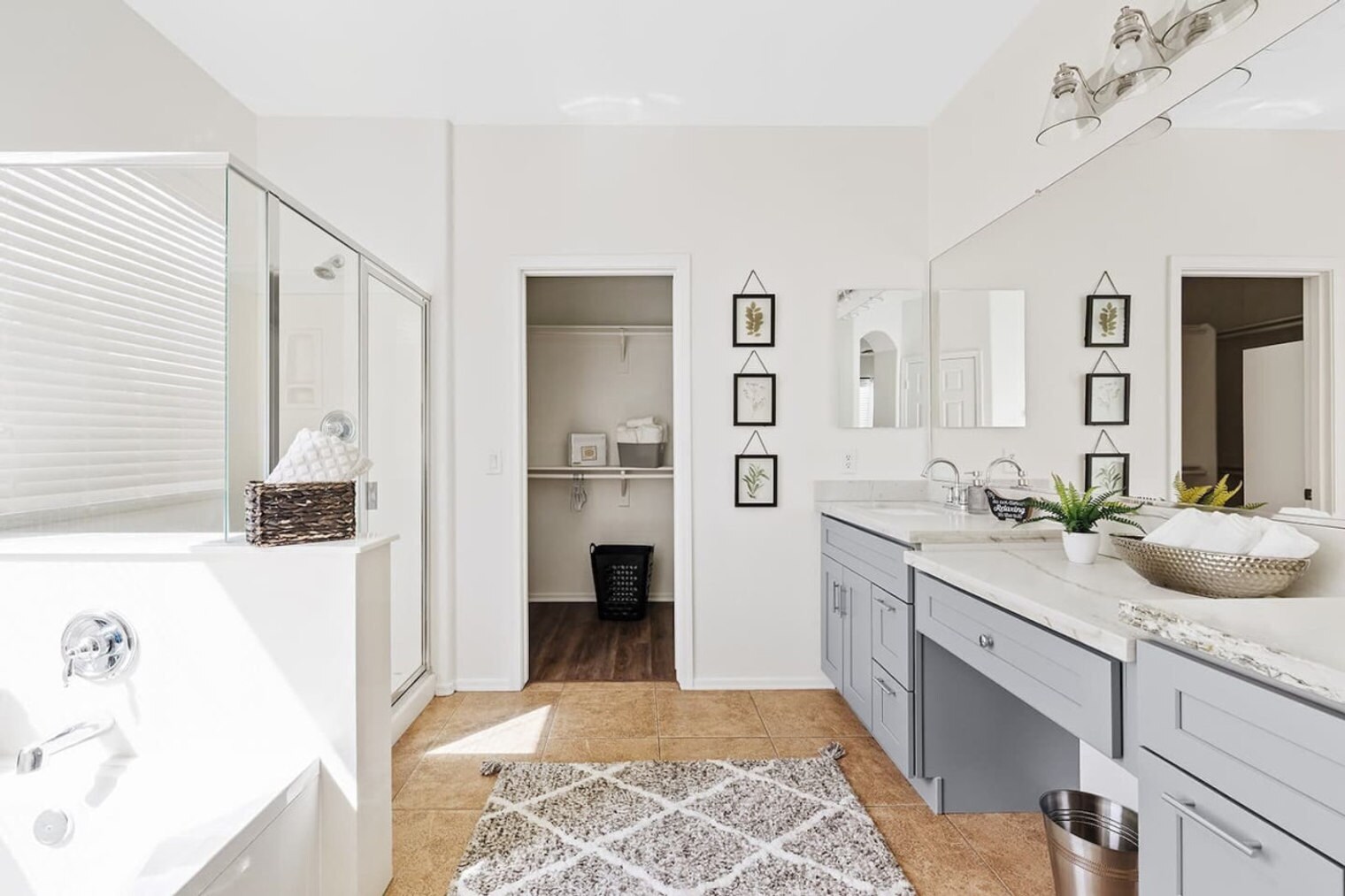 Building Photo - 2372 E Sequoia Dr