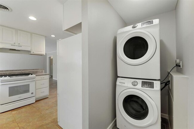 Building Photo - 8301 Franwood Ln