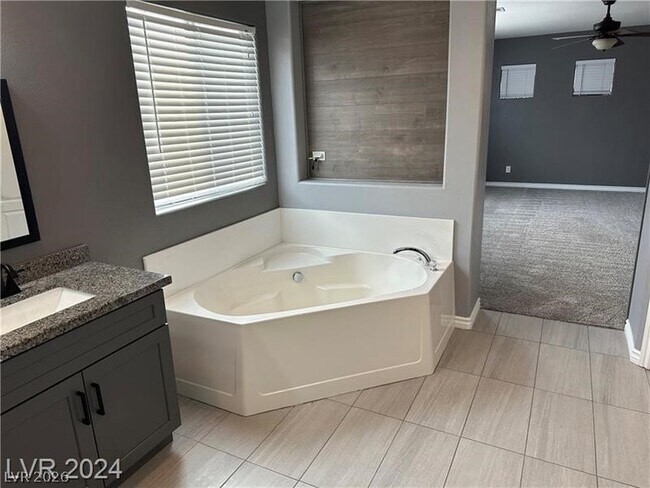 Building Photo - 2805 Alma Lidia Ave