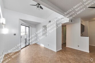 Building Photo - Availabe now 1 bed 1 bath