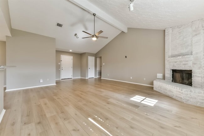 Building Photo - 745 Otter Creek Dr