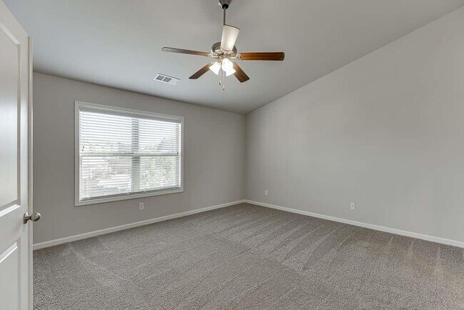 Building Photo - 6029 Fair Winds Cv