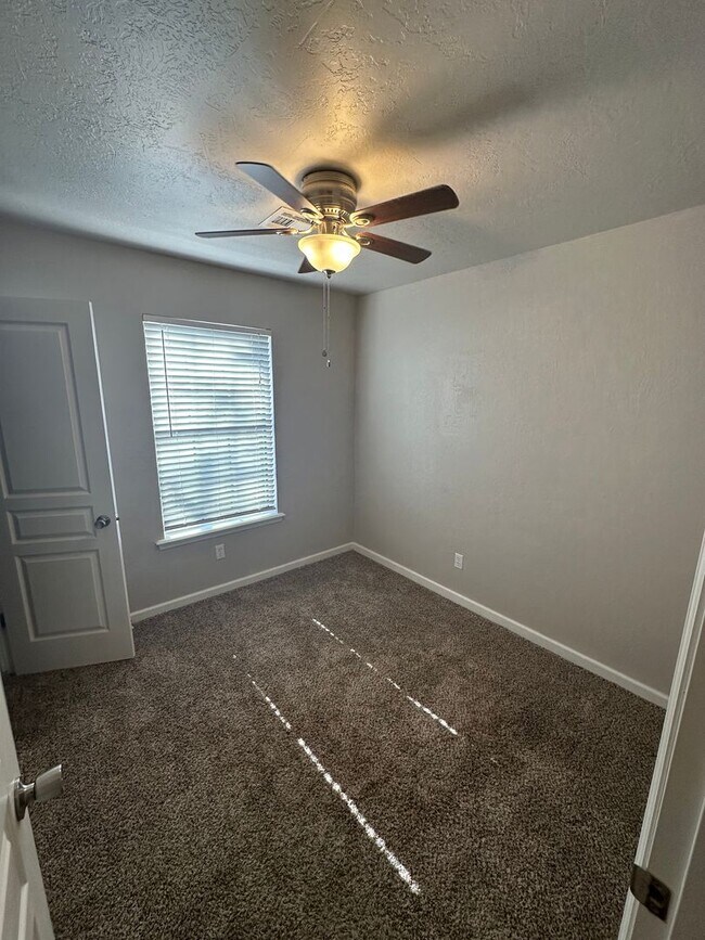 Building Photo - Total Remodel 3bed, 2bath, 2car in S Norman