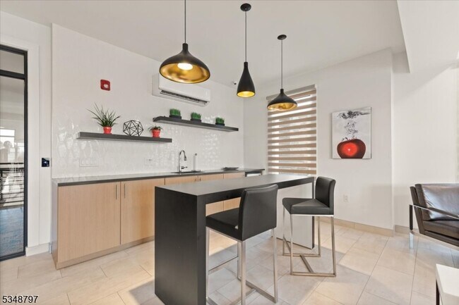 Building Photo - 450 Springfield Ave